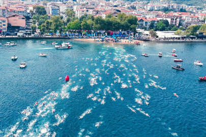 İzmit Körfezi'ni yüzerek geçtiler
