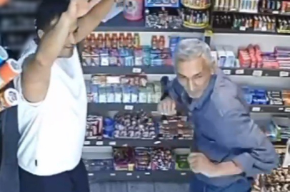 Markette kendini müziğin ritmine kaptıran müşteri ve esnaf kamerada