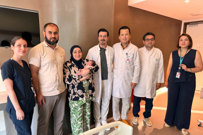 Omurilik tümörü nedeniyle riskli gebelik geçiren anne ile prematüre bebeği sağlığına kavuştu