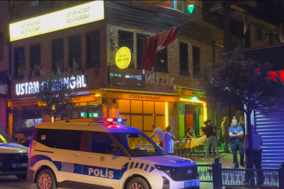 Polisin yanında bile durmadılar… Tarihi Arapşükrü Sokağı'nda kavga kamerada