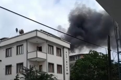 Arnavutköy’de 5 katlı binanın çatısı alev alev yandı