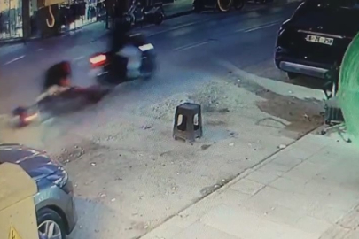 Çukurda dengesini kaybeden motosikletli düştü, o anlar kamerada