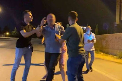 Daha önce kendi yaptığı kazayı spiker gibi anlatmıştı, şimdi de gazeteciye mermer fırlattı