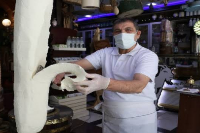 Maraş dondurmasında sıcak mesaisi