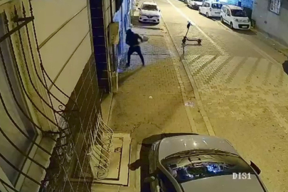 Eski sevgili dehşet saçtı; Önce binayı kundakladı, ardından camları kırdı