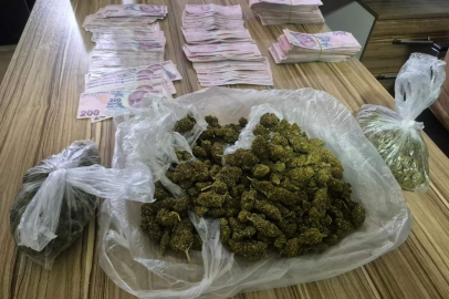 'Dur' ihtarına uymayan sürücünün aracından uyuşturucu çıktı