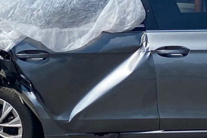 Kamyonet otomobile çarptı, yaşlı kadın hayatını kaybetti