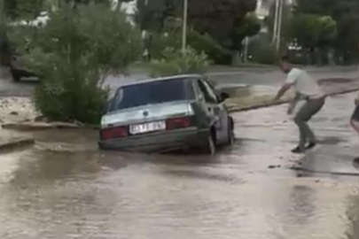 Patlayan su hattı yolu çökertti