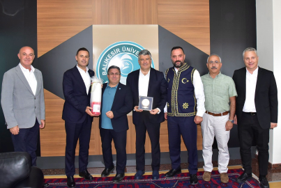 Rektör Yücel Oğurlu'ya, Kurtdereli güreşleri için davet