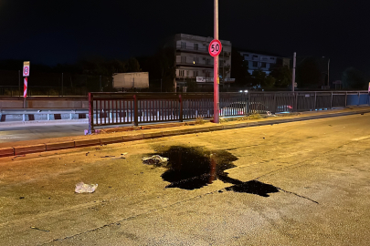 Bursa'da makas atan otomobil refüje çarptı: 17 yaşındaki sürücü hayatını kaybetti
