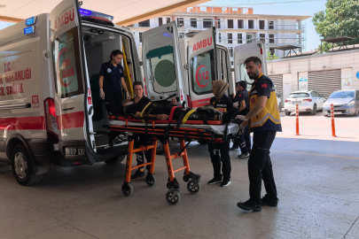 Kamyonetle motosiklet çarpıştı : 2 yaralı
