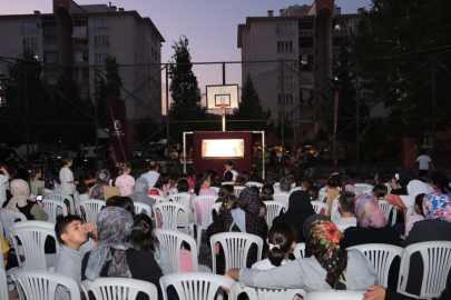 Karagöz’ün Salıncağı ilk gösteriminde çocuklar ve aileler buluştu