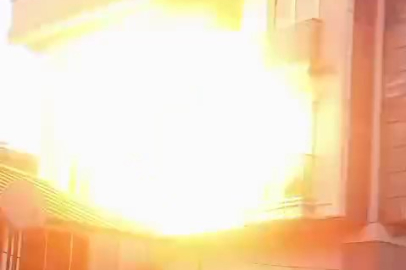 Mutfakta yangın çıktı, doğalgaz bomba gibi patladı