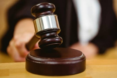 Mesai arkadaşına kondurduğu öpücük pahalıya mal oldu