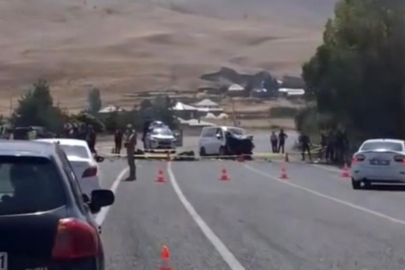 Muradiye’de araçlar kafa kafaya çarpıştı: 2 ölü, 9 yaralı