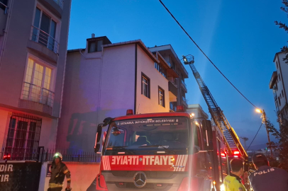5 katlı binanın çatısında çıkan yangın paniğe neden oldu