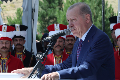 Cumhurbaşkanı Erdoğan: "Türkler, Kürtler, Araplar olarak kardeşçe kucaklaşmamızı engelleyemezsiniz"