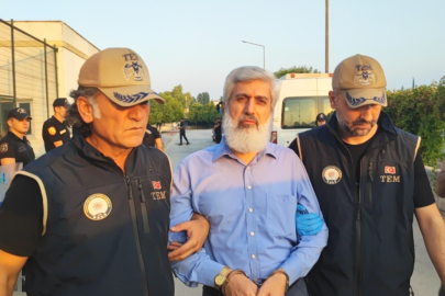 Alparslan Kuytul, kendinden habersiz hareket eden örgüt üyesinin sırtında sopa kırmış