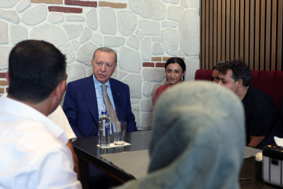 Cumhurbaşkanı Erdoğan, İstanbul'da esnafı ziyaret etti