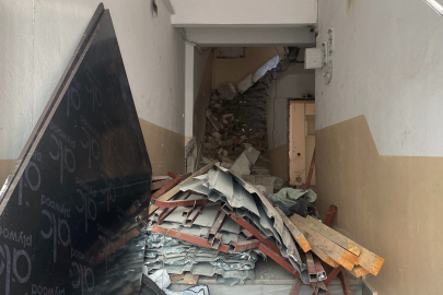 Fatih’te yıkım sırasında bina çöktü: 2 yaralı
