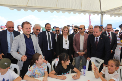 Bursa'da 30 Ağustos coşkusu gökyüzüne taşındı