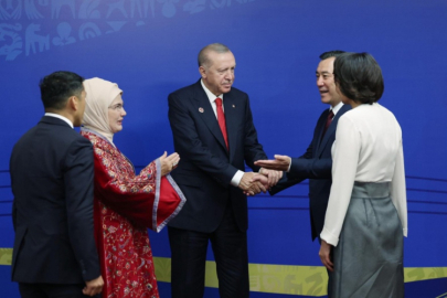 Dünya Göçebe Oyunları'nın açılışını liderlerle birlikte izledi