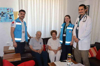 Evde sağlık hizmetleri gönüllere dokunuyor