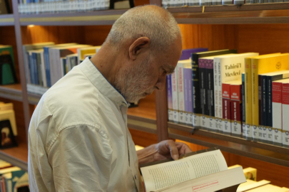 76 yaşındaki adamın kitap aşkı