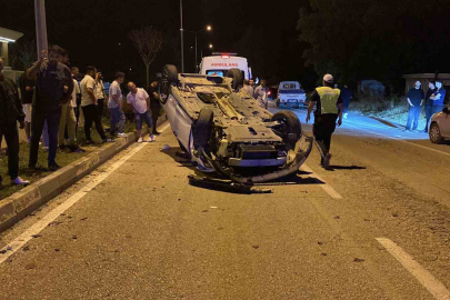 Kamyonetle çarpışan otomobil takla attı: 2 yaralı