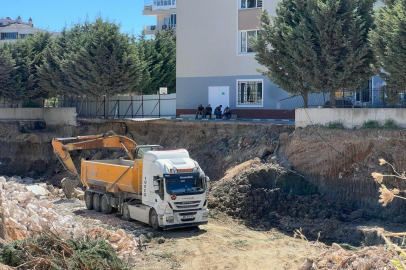 Okulun yanındaki inşaat, bahçesinin çökmesine sebep oldu