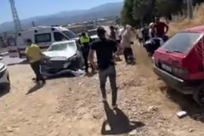 Bursa’da otomobiller kafa kafaya çarpıştı: 6 yaralı