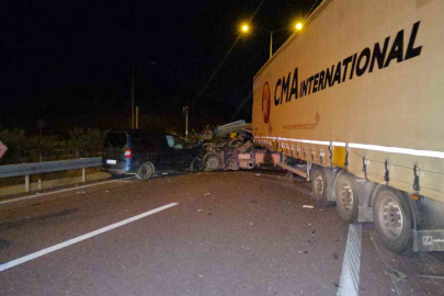 Bursa’da tır ile otomobil çarpıştı: 1 ölü, 7 yaralı