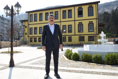 DÜŞÜNCE VE SANATIN YENİ ADRESİ ALEV ALATLI