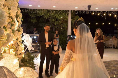 10 yıllık evlilikte sürpriz: Yeniden gelinlik giyip nikah tazeledi