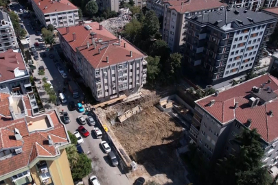 5 katlı binanın istinat duvarı çöktü
