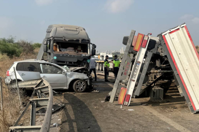 Otoyolda tır karşı şeride geçti, ortalık savaş alanına döndü:1 ölü, 2 yaralı