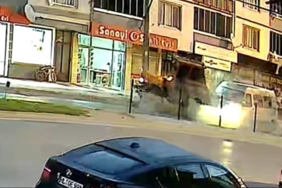 Bursa’da 10 kişinin yaralandığı kaza kameraya yansıdı