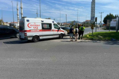 Bursa’da kavşakta iki otomobil çarpıştı: 1 yaralı