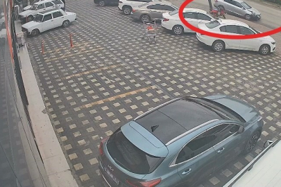Kontrolden çıkan araç önce kamyonete, sonra park halindeki araçlara çarptı