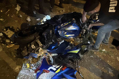 Yolun bittiğini fark etmeyince motosikleti ile boş alana uçtu
