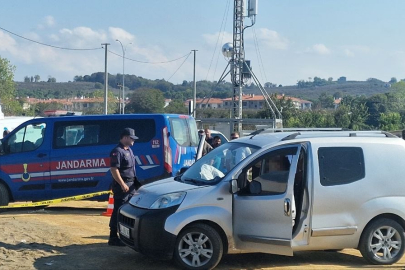 Muhtar aracında başından vurulmuş halde ölü bulundu