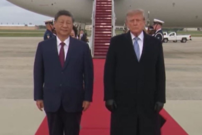 Trump, Xi'yi hava üssünde kırmızı halıyla karşıladı