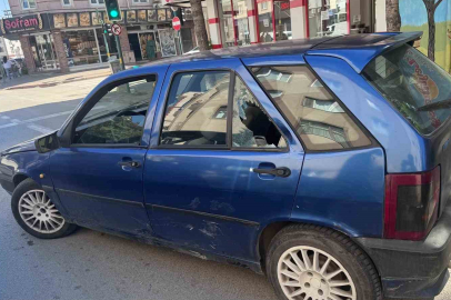 İnegöl’de otomobille çarpışan motosikletin sürücüsü yaralandı