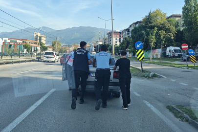 Bursa'da zabıta ekiplerinden örnek davranış