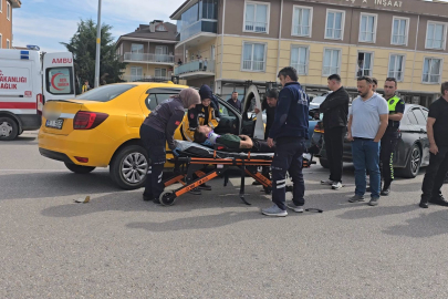 İnegöl'de taksi ile otomobil çarpıştı: 2 yaralı