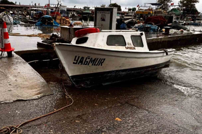 Akçakoca’da fırtına balıkçı barınağını vurdu: 4 tekne battı