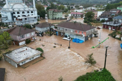 Sular yükseldi, mahalle göle döndü: Eğitime bir gün ara verildi