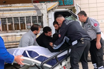 Kamyonetten düşen genç yaralandı