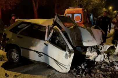 Kontrolden çıkan araç duvara çarptı… Sıkıştığı araçtan böyle kurtarıldı