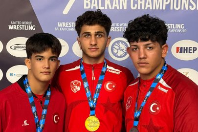 Büyükşehir Belediyesporlu güreşçilerden 3 madalya